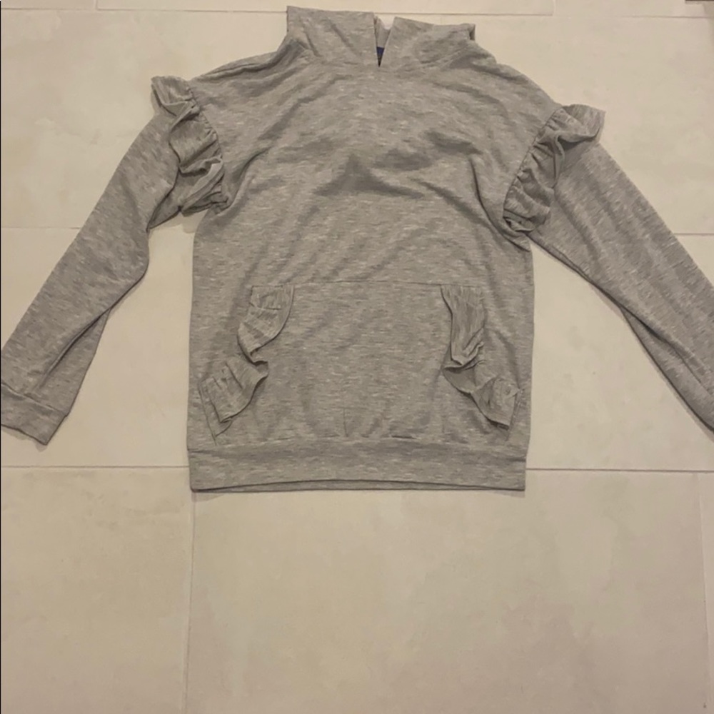 Sweatshirt too with hood